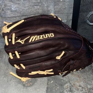 Mizuno Dark Brown Leather Baseball Glove